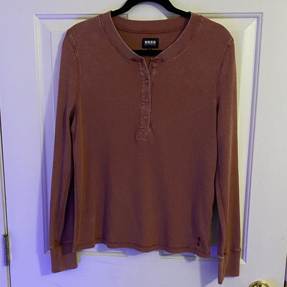 Bass Waffle Knit Distressed Henley Shirt in Dusty Rose